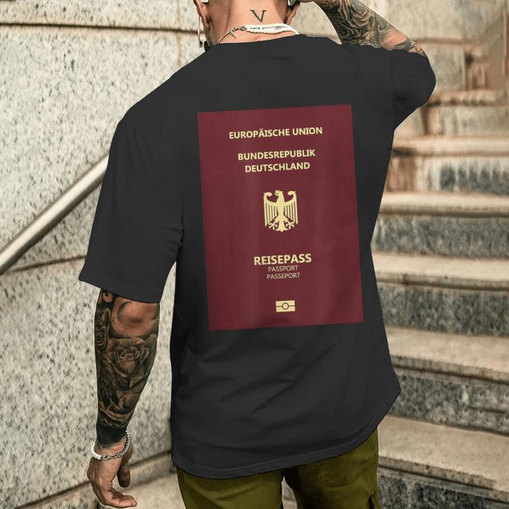 Deutscher Pass Reisepass Passport Kultur Reisen Deutschland T-Shirt mit Rückendruck Geschenke für Ihn
