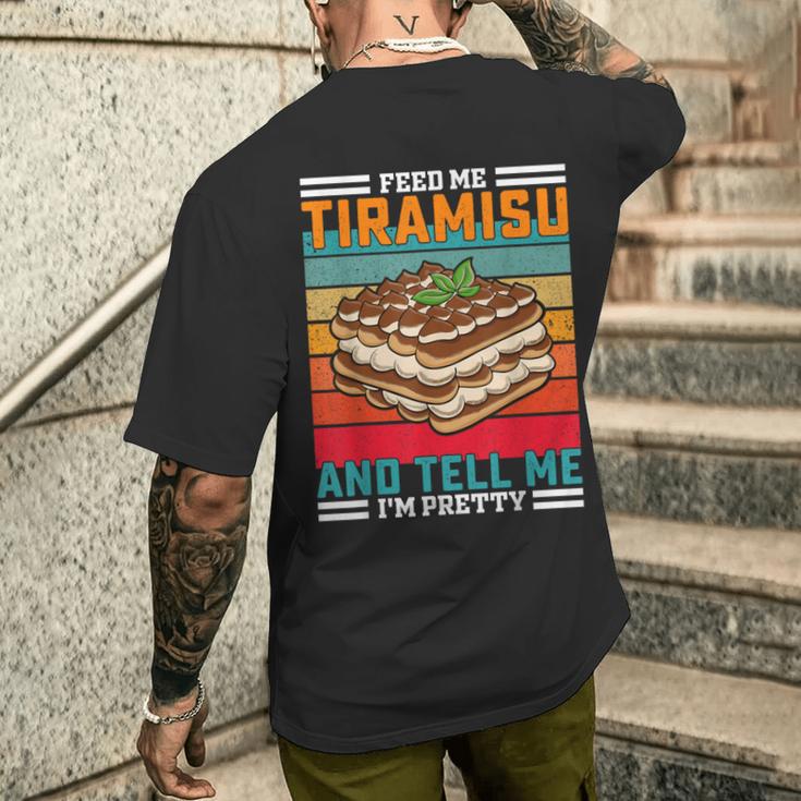 Retro Fütternie Mich Tiramisu-Lustigesprichwort T-Shirt mit Rückendruck Geschenke für Ihn