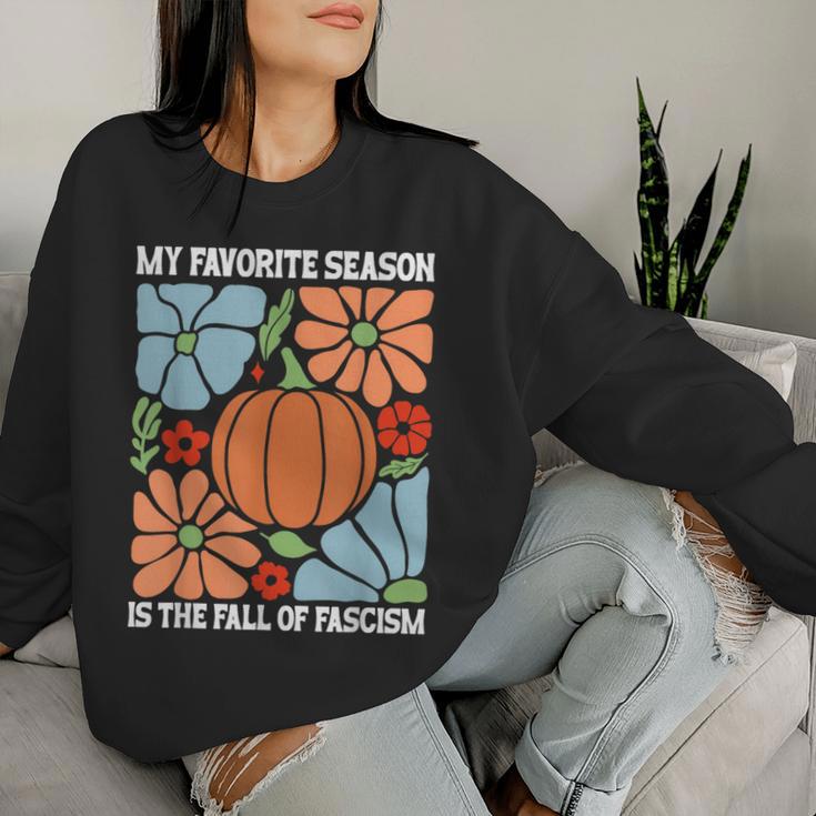 My Favoriteeason Is The Fall Of Fascismign Anti Fascism レディーススウェットシャツ 彼女への贈り物