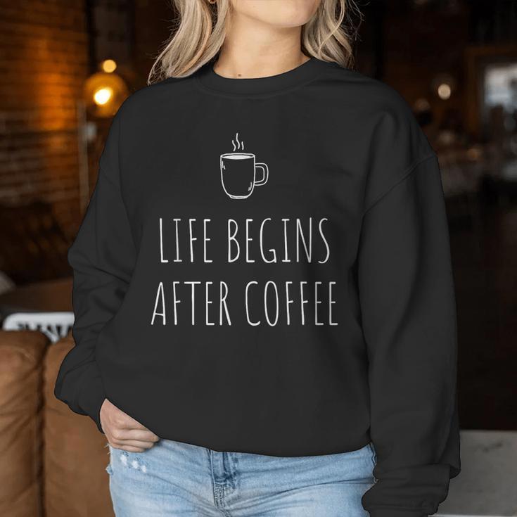 Life Begins After Coffeeコーヒーの後に人生が始まる 遅起き族はナマケモノが好き コーヒー レディーススウェットシャツ 面白い贈り物