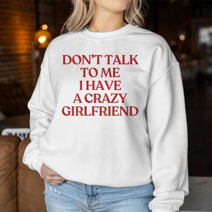 Don't Talk To Me I Have A Crazy Girlfriend On Back Trendy レディーススウェットシャツ 面白い贈り物