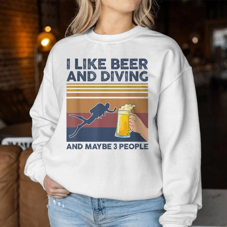 I Like Beer And Diving And Maybe 3 People 面白いギフト レディーススウェットシャツ 面白い贈り物