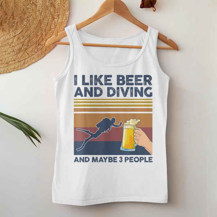 I Like Beer And Diving And Maybe 3 People 面白いギフト レディースタンクトップ 面白い贈り物