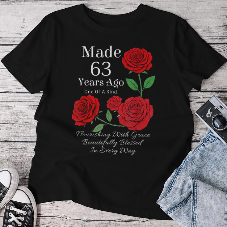 63年前に作られたバラの花 63歳 63歳の誕生日 レディースTシャツ 面白い贈り物