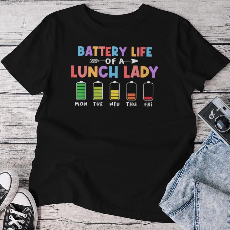 学校給食のおばあちゃんの電池寿命面白いカフェテリアワーカー レディースTシャツ 面白い贈り物
