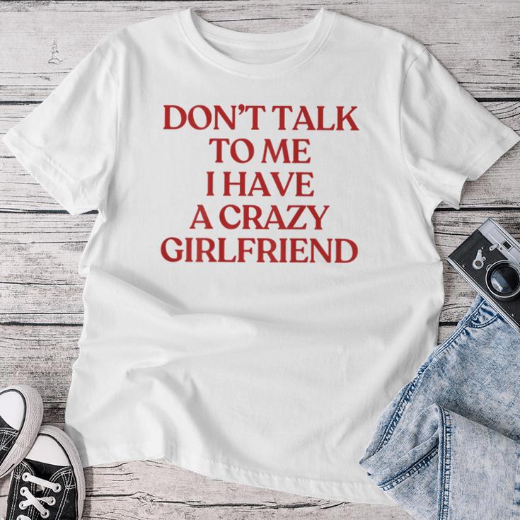 Don't Talk To Me I Have A Crazy Girlfriend On Back Trendy レディースTシャツ 面白い贈り物