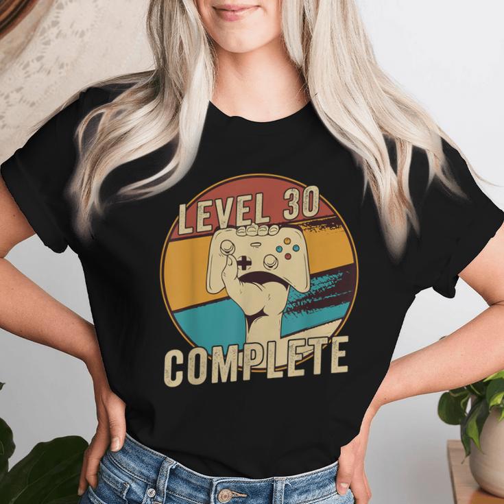 30歳の誕生日プレゼント 男性 女性 レトロゲーマー レベル30 コンプリート レディースTシャツ 彼女への贈り物