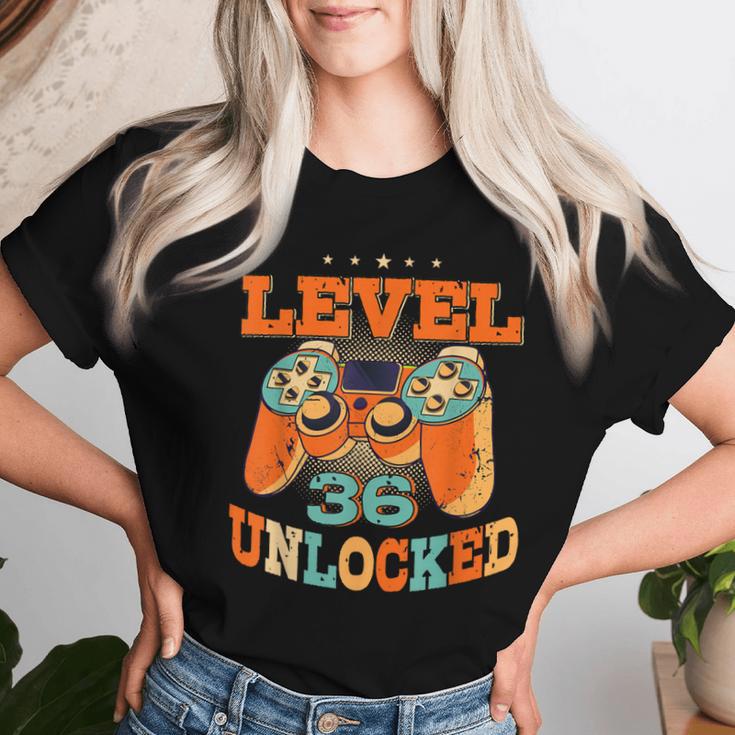 36歳の誕生日プレゼント 36歳 男性と女性、ビデオゲーム 1985年生まれ レディースTシャツ 彼女への贈り物