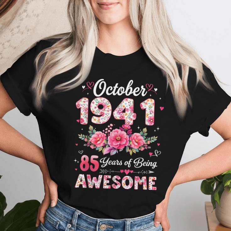 85歳 1941年10月 花柄 85歳 誕生日 男性 女性 レディースTシャツ 彼女への贈り物