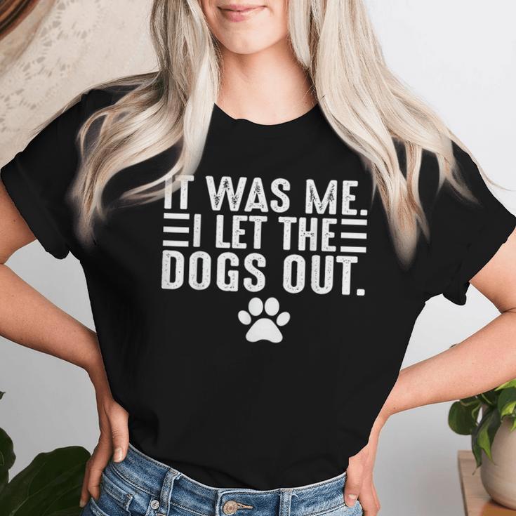 Dog Lover It Was Me I Let The Dogs Out Mom Dad Dog's Paw Women T-shirt Gifts for Her