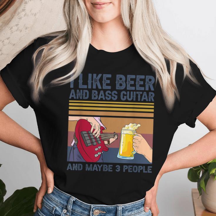 I Like Beer And Bass ギターと 3人 ベーシストギフト レディースTシャツ 彼女への贈り物