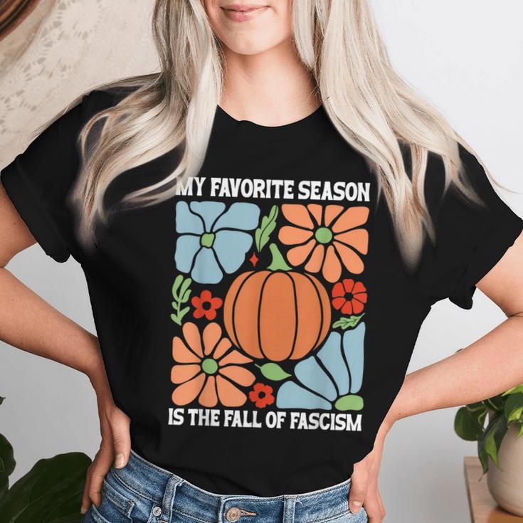 My Favoriteeason Is The Fall Of Fascismign Anti Fascism レディースTシャツ 彼女への贈り物