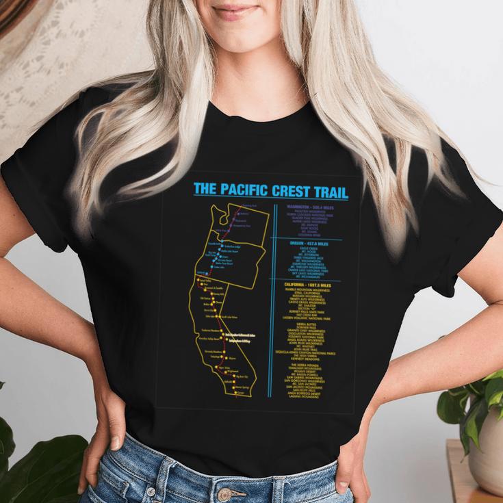 Pacific Crest Trail Thru ハイキングシャツギフト。男性にも女性にも。 レディースTシャツ 彼女への贈り物
