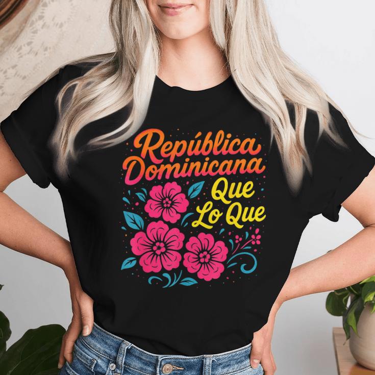 República Dominicana Qué Lo Que ドミニカ共和国 花 レディースTシャツ 彼女への贈り物