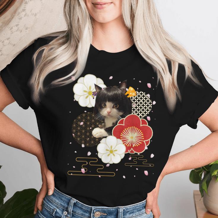 ボブキャット ウィッグ カツラ おかっぱ 猫 日本 和風 美しい 花 猫ミーム レディースTシャツ 彼女への贈り物