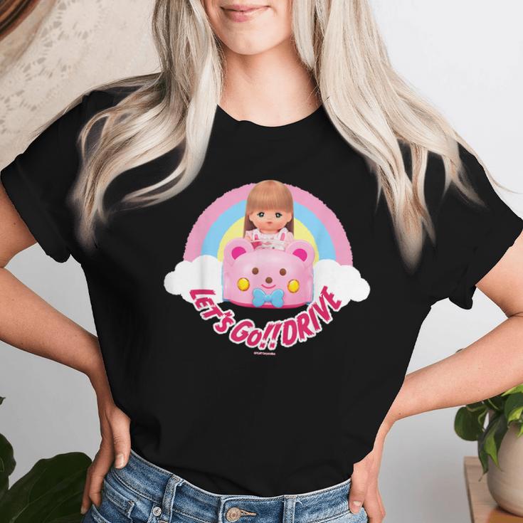 メルちゃん くまさんカーでlet's Go Drive 〜Under The Rainbow〜【片面プリント】 レディースTシャツ 彼女への贈り物