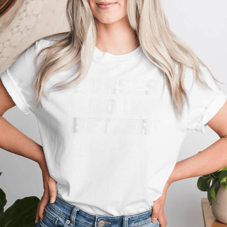 独占的なナースtシャツ Nurses Do It Better レディースTシャツ 彼女への贈り物