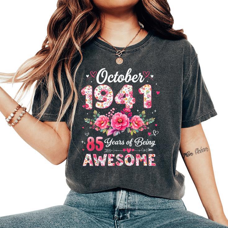 85歳 1941年10月 花柄 85歳 誕生日 男性 女性 レディースオーバーサイズコンフォートTシャツ 85歳 1941年10月 花柄 85歳 誕生日 男性 女性 レディースオーバーサイズコンフォートTシャツ