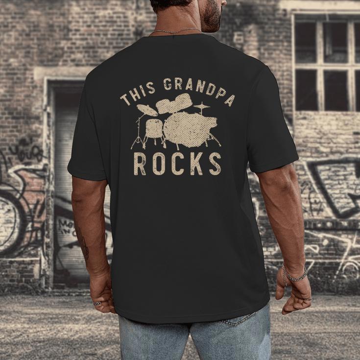 Dieser Opa Rockt Trommzeuger Drummer Musik Drum Kit Men's Back Print T-Shirt