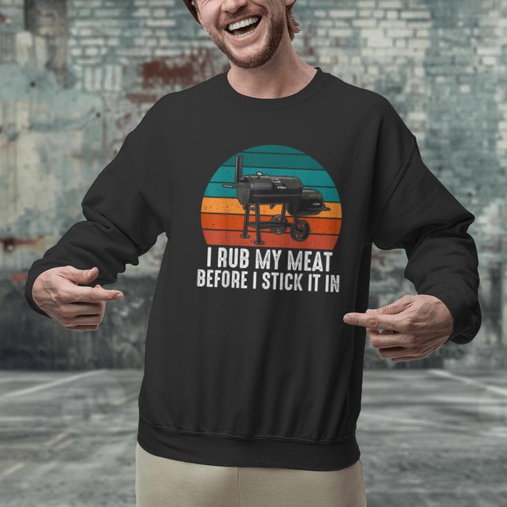 BBQ Dad I Rub My Meat Before I Stick It In Offset Smoker Pit Men Graphic Sweatshirt BBQ Dad I Rub My Meat Before I Stick It In Offset Smoker Pit Men Graphic Sweatshirt