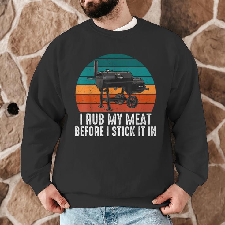 BBQ Dad I Rub My Meat Before I Stick It In Offset Smoker Pit Men Graphic Sweatshirt BBQ Dad I Rub My Meat Before I Stick It In Offset Smoker Pit Men Graphic Sweatshirt