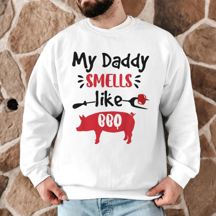 Kids My Daddy Smells Like BBQ Grilling Dad BBQ Dad Master Grill Men Graphic Sweatshirt