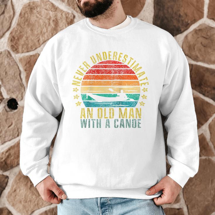 Never Underestimate An Old Man With a Canoe Retro Raglan Baseball Tee Men Graphic Sweatshirt