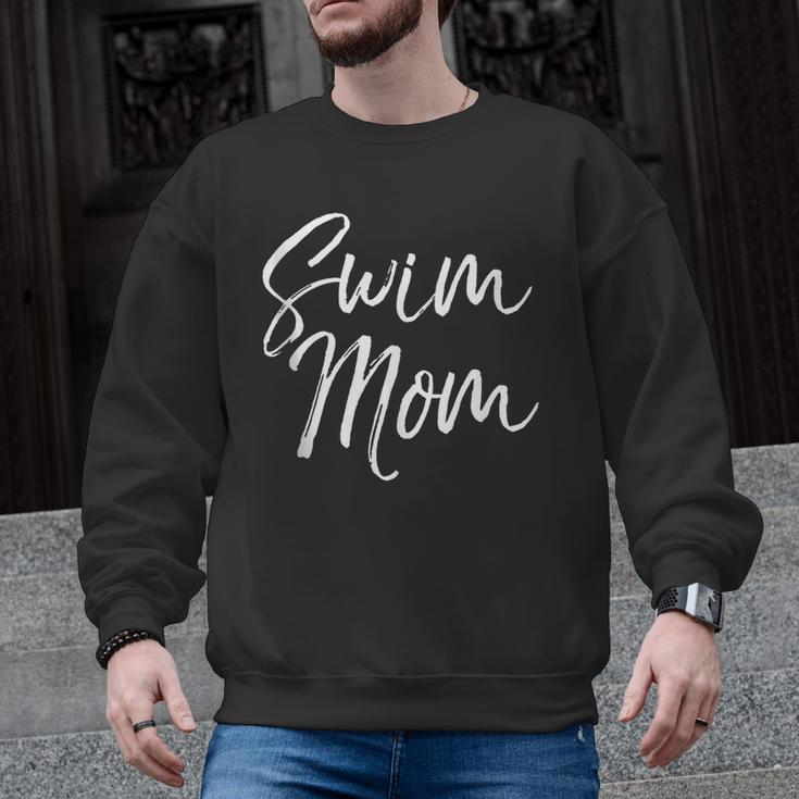 Cute Swimming Mom Mother's Day For Swimmers Swim Mom Men Graphic Sweatshirt