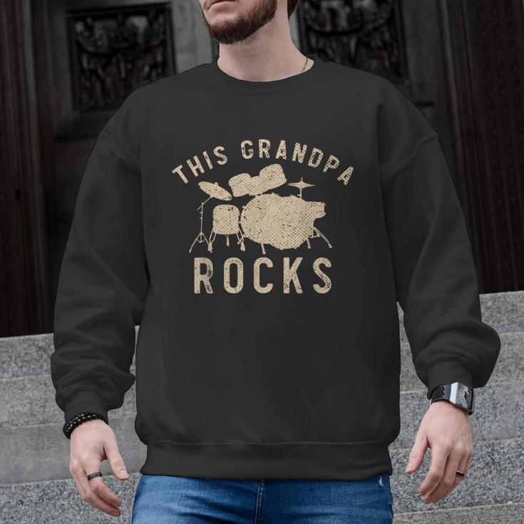 Dieser Opa Rockt Trommzeuger Drummer Musik Drum Kit Men Graphic Sweatshirt, trending gift Dieser Opa Rockt Trommzeuger Drummer Musik Drum Kit Men Graphic Sweatshirt, trending gift