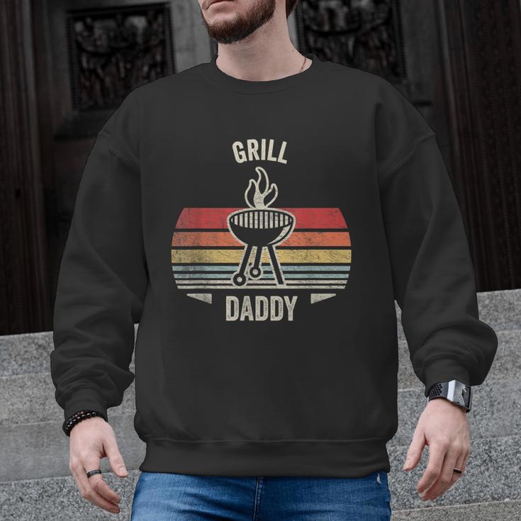 Grill Daddy BBQ Dad Retro Vintage Grilling Graphic Men Graphic Sweatshirt