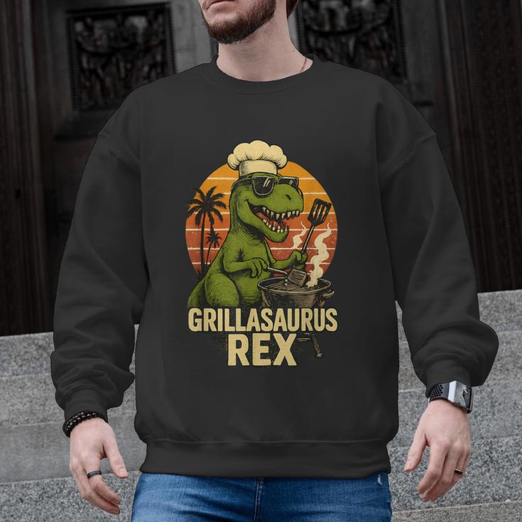 Grilling Dinosaur Grillasaurus T-Rex BBQ Dad Joke Men Graphic Sweatshirt