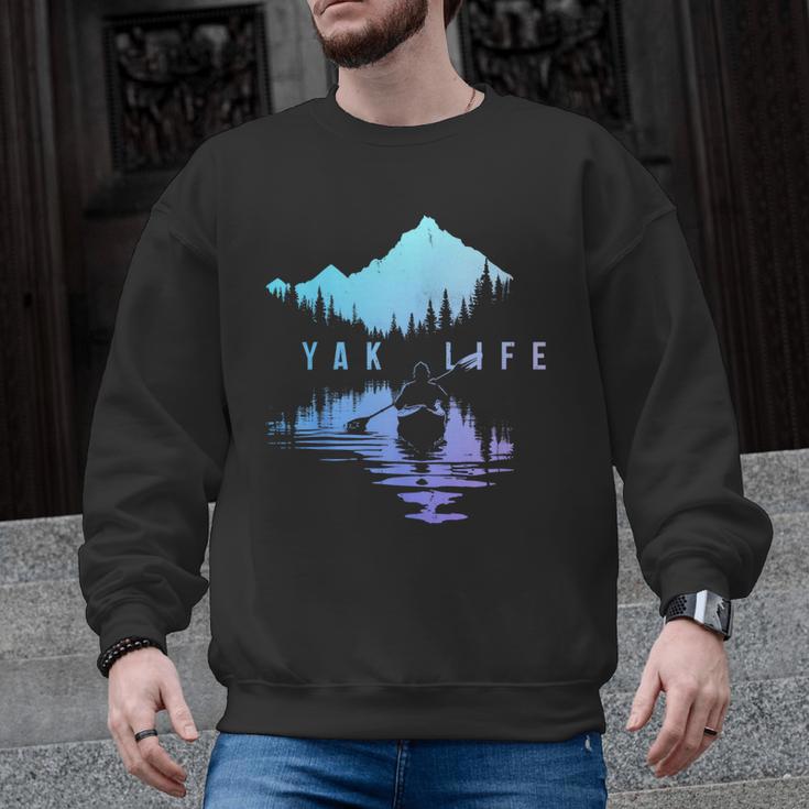 Kayak Kayak Vintage Mountains Canoe Kayak Men Graphic Sweatshirt