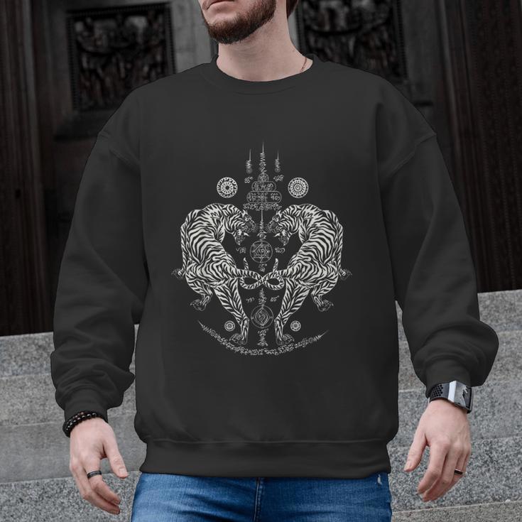Sak Yant Thai Tattoo Twin Tiger For Muay Thai Fighter Boxing Men Graphic Sweatshirt