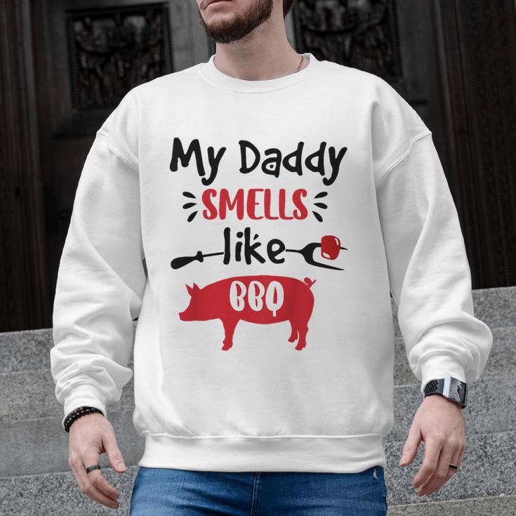 Kids My Daddy Smells Like BBQ Grilling Dad BBQ Dad Master Grill Men Graphic Sweatshirt