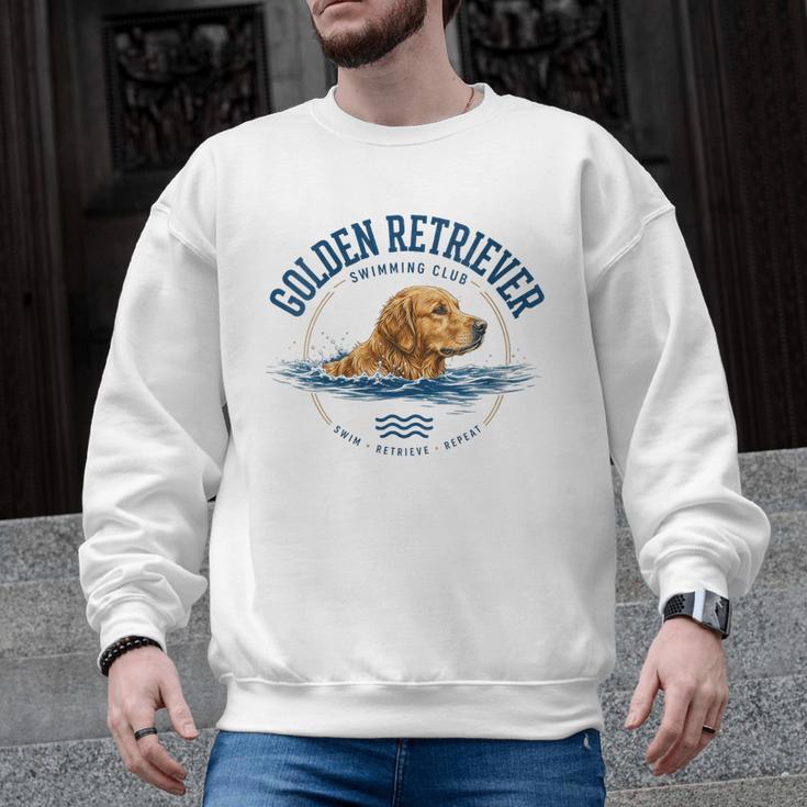 Women's Golden Retriever Swimming Men Graphic Sweatshirt