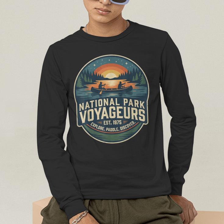 National Park Voyageurs Retro Sunset Canoe Paddling Badge Men's Long Sleeve T-Shirt