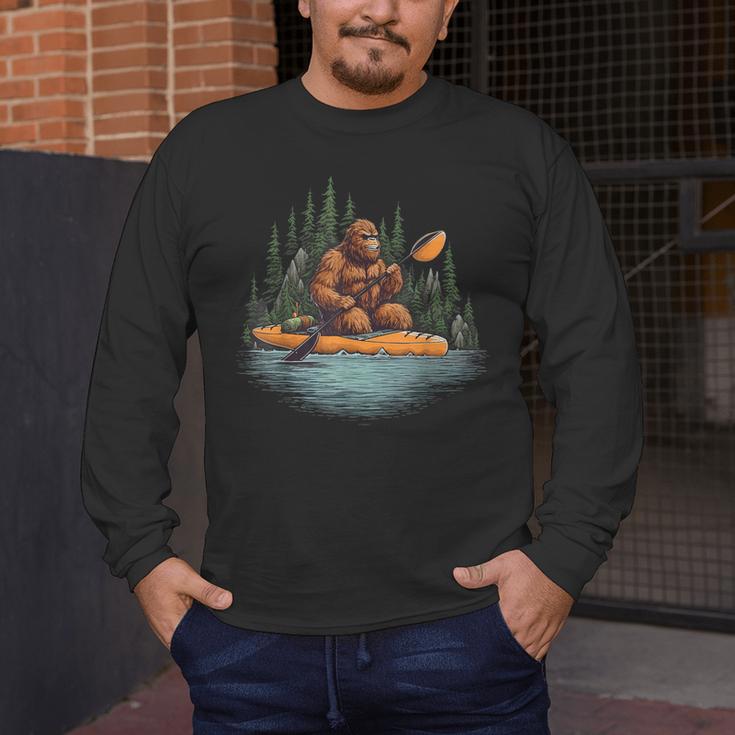 Bigfoot Kayak Paddling Lake Canoe Bigfoot Sasquatch Kayaking Men's Long Sleeve T-Shirt