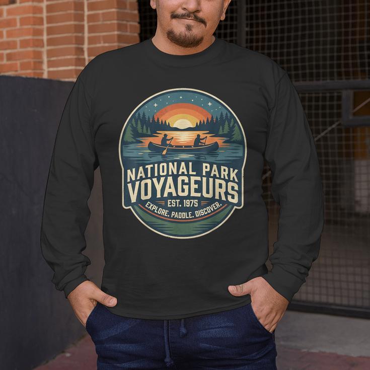 National Park Voyageurs Retro Sunset Canoe Paddling Badge Men's Long Sleeve T-Shirt