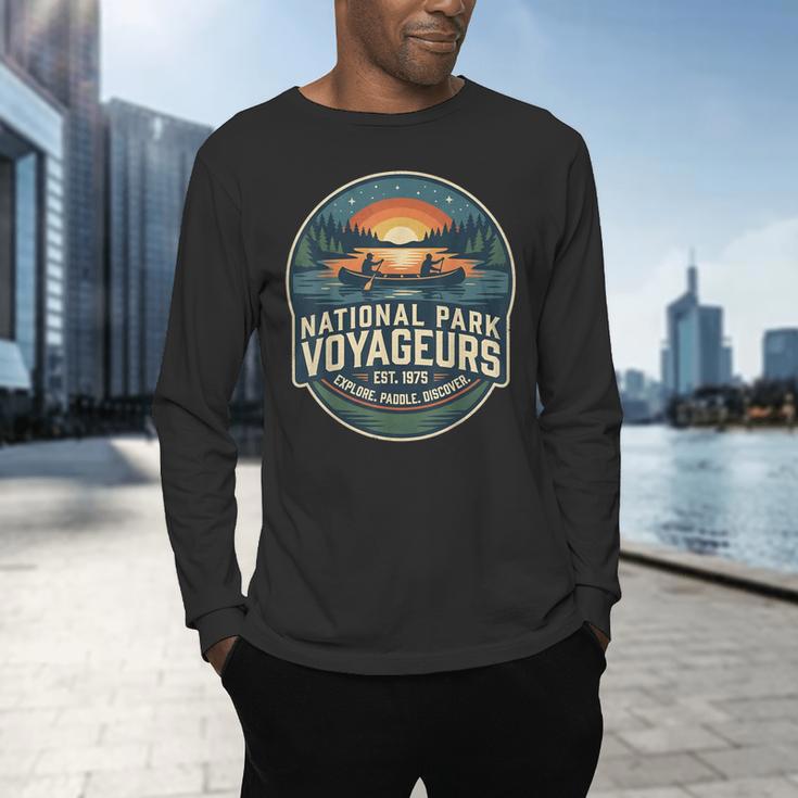 National Park Voyageurs Retro Sunset Canoe Paddling Badge Men's Long Sleeve T-Shirt