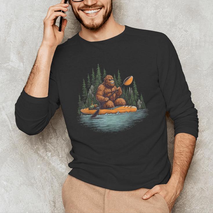Bigfoot Kayak Paddling Lake Canoe Bigfoot Sasquatch Kayaking Men's Long Sleeve T-Shirt