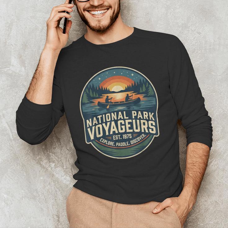 National Park Voyageurs Retro Sunset Canoe Paddling Badge Men's Long Sleeve T-Shirt