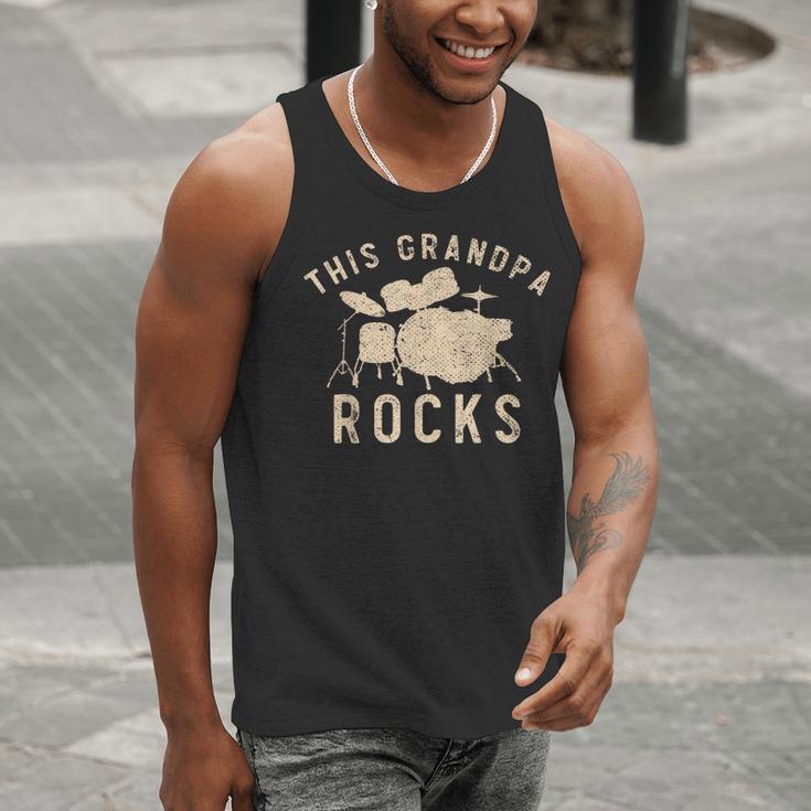 Dieser Opa Rockt Trommzeuger Drummer Musik Drum Kit Men Tank Top Dieser Opa Rockt Trommzeuger Drummer Musik Drum Kit Men Tank Top