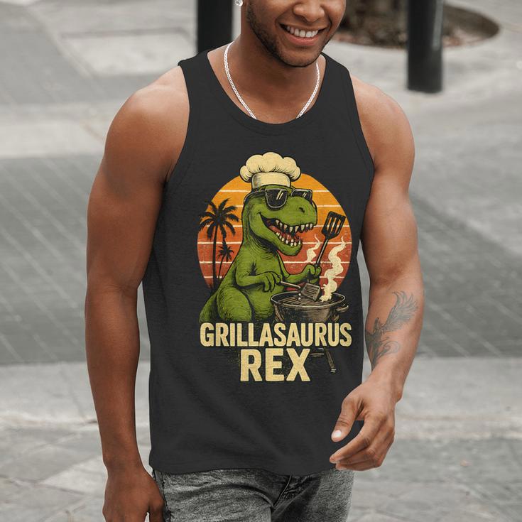 Grilling Dinosaur Grillasaurus T-Rex BBQ Dad Joke Men Tank Top