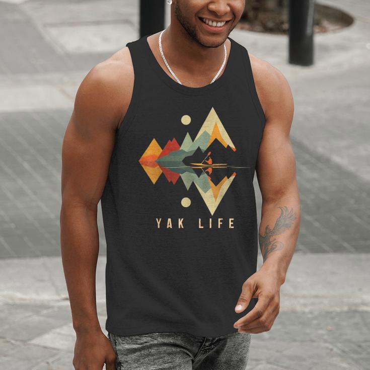 Kayak Vintage Retro Mountains Canoe Kayak Kayak Kayak Men Tank Top