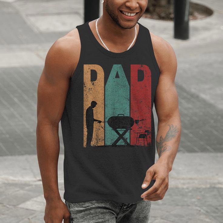 Vintage BBQ Dad Silhouette Father's Day Retro Men Tank Top