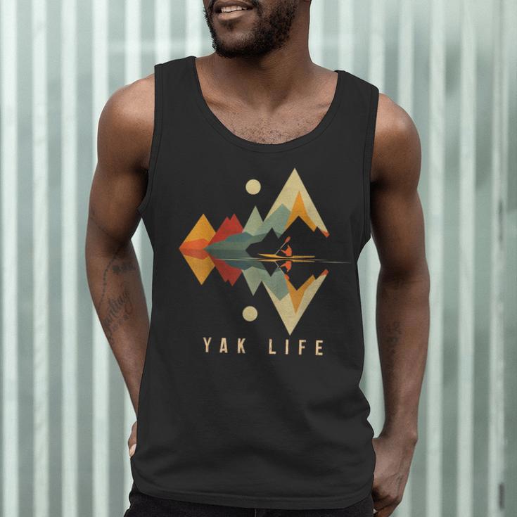 Kayak Vintage Retro Mountains Canoe Kayak Kayak Kayak Men Tank Top