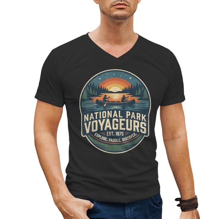 National Park Voyageurs Retro Sunset Canoe Paddling Badge Men's V-Neck T-Shirt