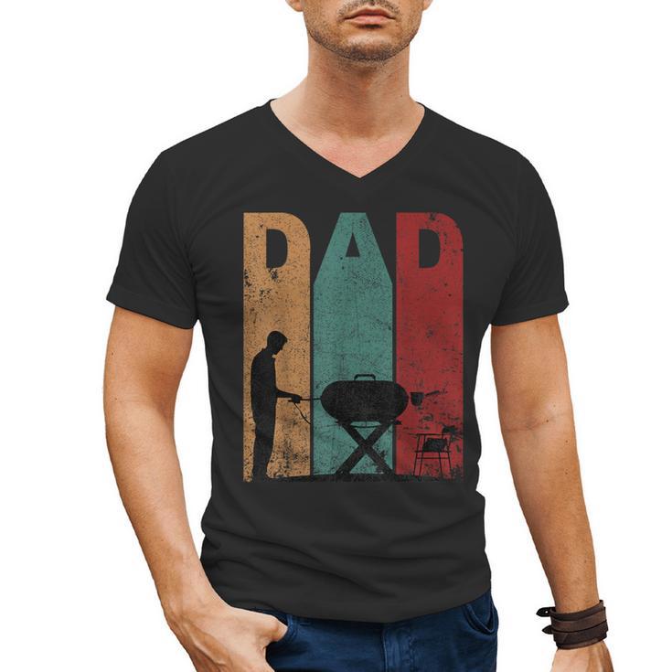 Vintage BBQ Dad Silhouette Father's Day Retro Men's V-Neck T-Shirt