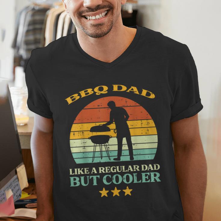 Bbq Dad Cooler Retro Barbecue Grill Fathers Day Daddy Papa Men's V-Neck T-Shirt