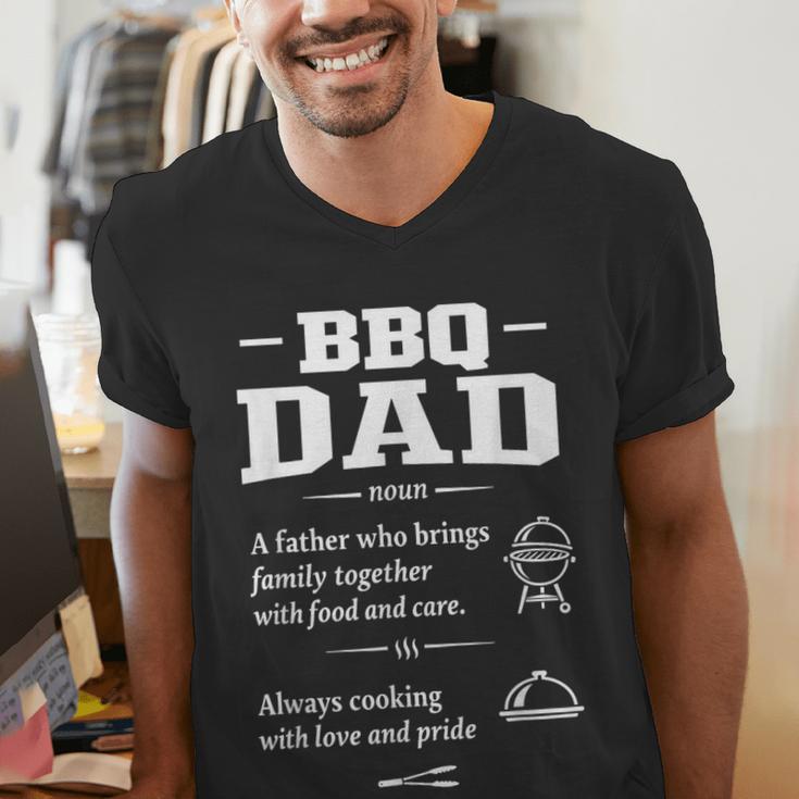 BBQ Dad Grilling Father Day Family Food Love Novelty Graphic Men's V-Neck T-Shirt